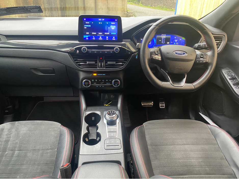 2022 Ford Kuga - image 6