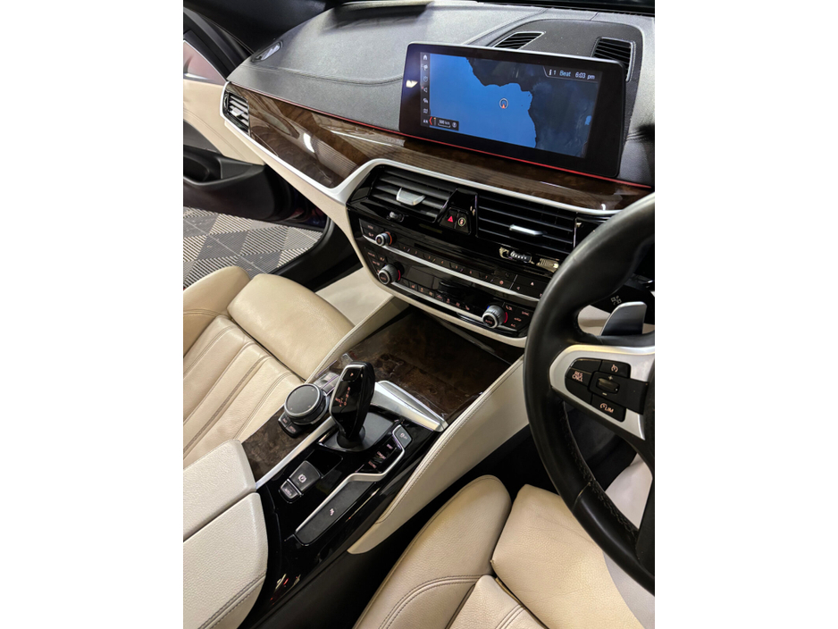 2019 BMW 5 Series - image 9