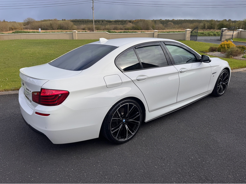 2016 BMW 5 Series - image 18