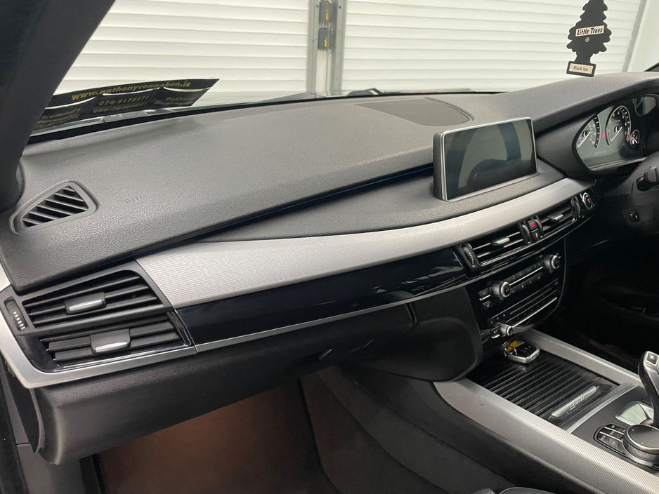 2017 BMW X5 - image 18