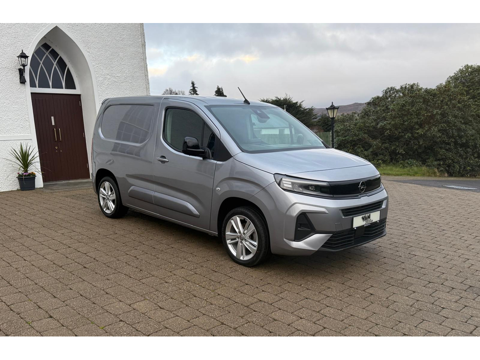 2024 Opel Combo SPORT L1H1-1.5 100PS D-6SP NO VAT! €23,450