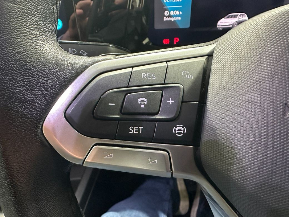 2023 Volkswagen Golf - image 12
