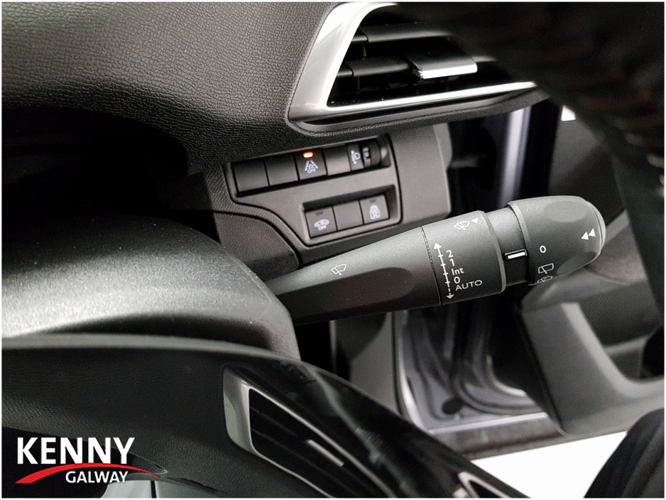 2022 Peugeot 5008 - image 28