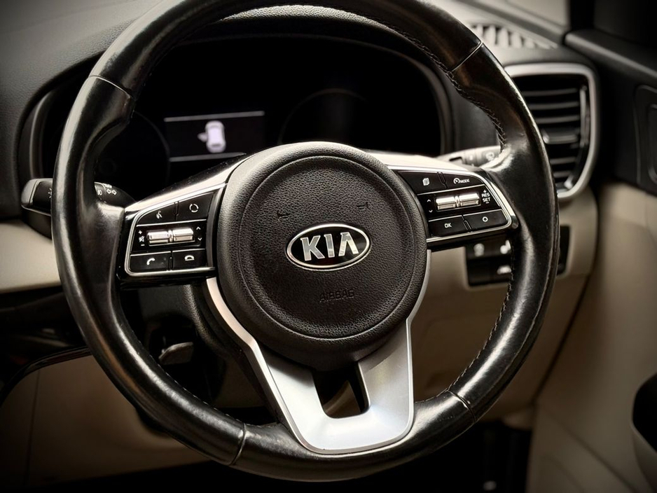 2022 Kia Sportage - image 8