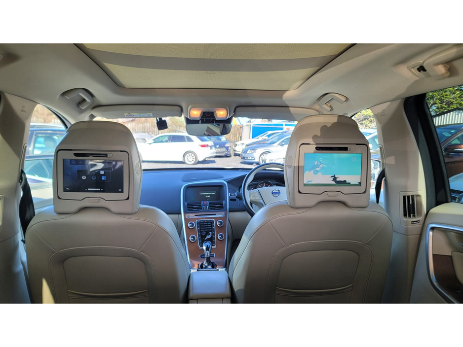 2016 Volvo XC60 - image 10