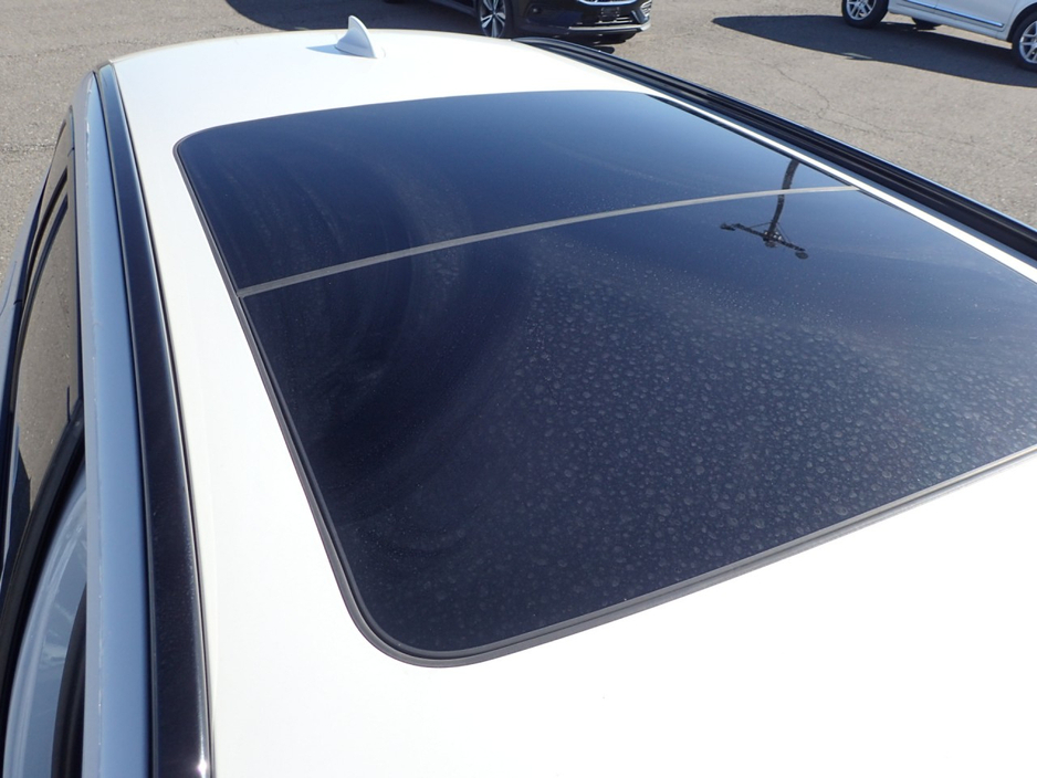 2017 BMW 5 Series - image 14