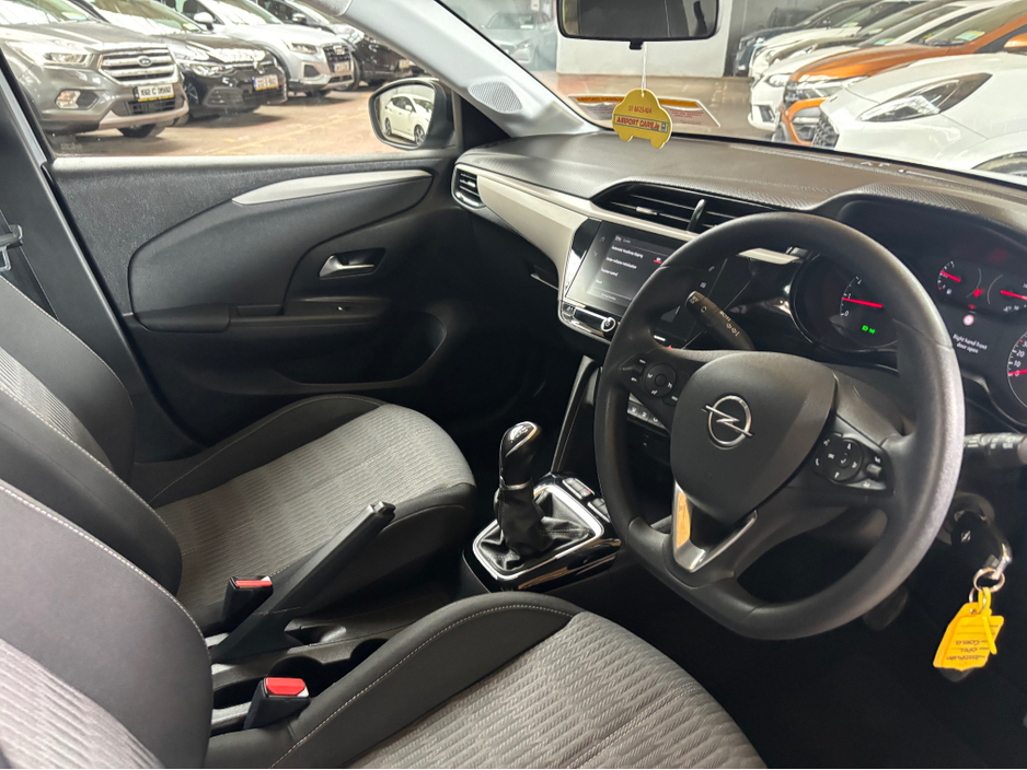 2021 Opel Corsa - image 8