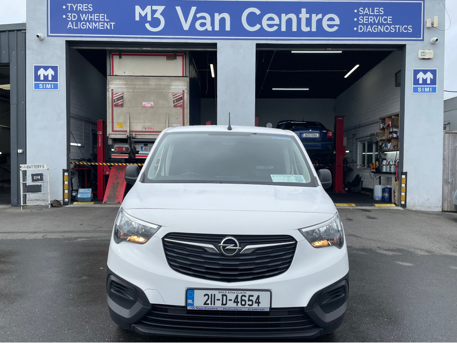 2021 Opel Combo - image 8