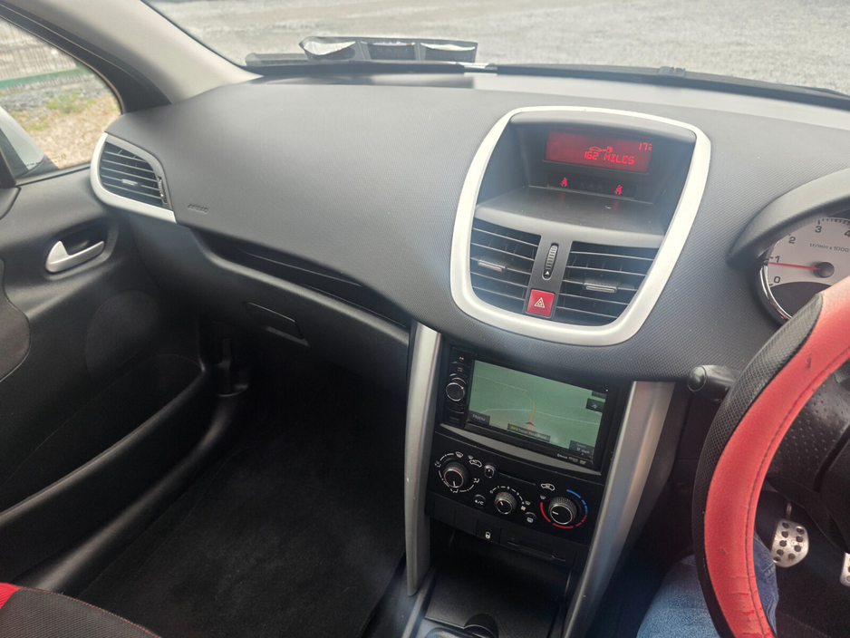 2012 Peugeot 207 - image 10