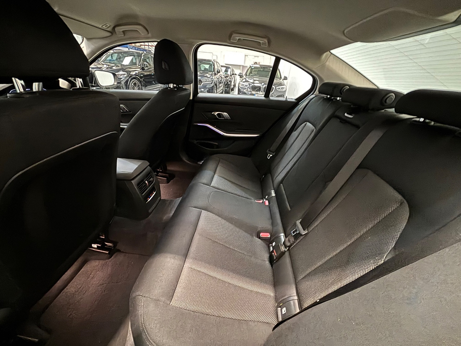 2021 BMW 3 Series - image 11