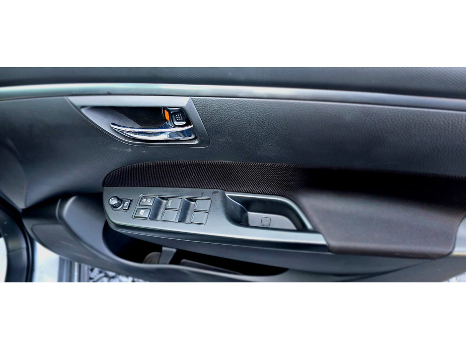 2013 Suzuki Swift - image 27