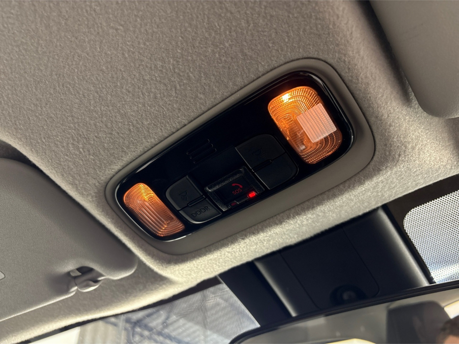 2023 Toyota Yaris Cross - image 26