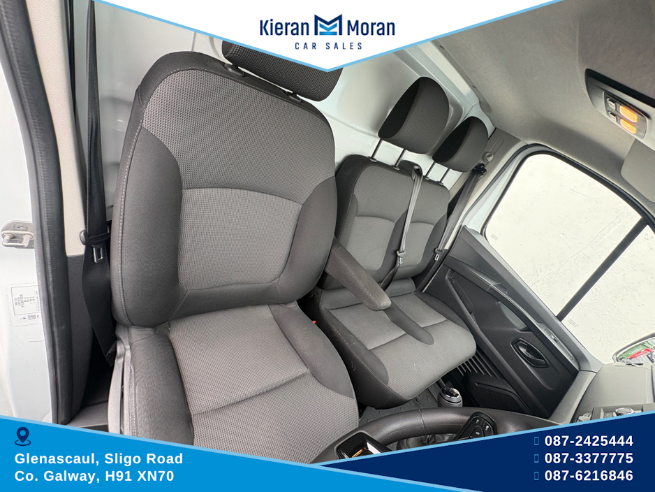 2023 Renault Trafic - image 10