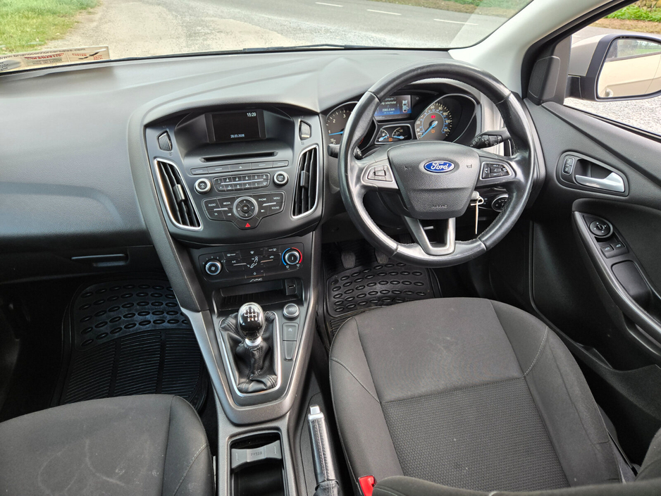 2015 Ford Focus - image 11