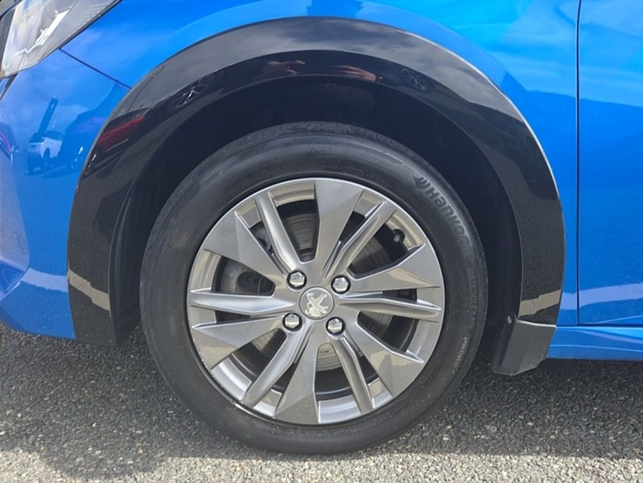 2020 Peugeot 208 - image 10