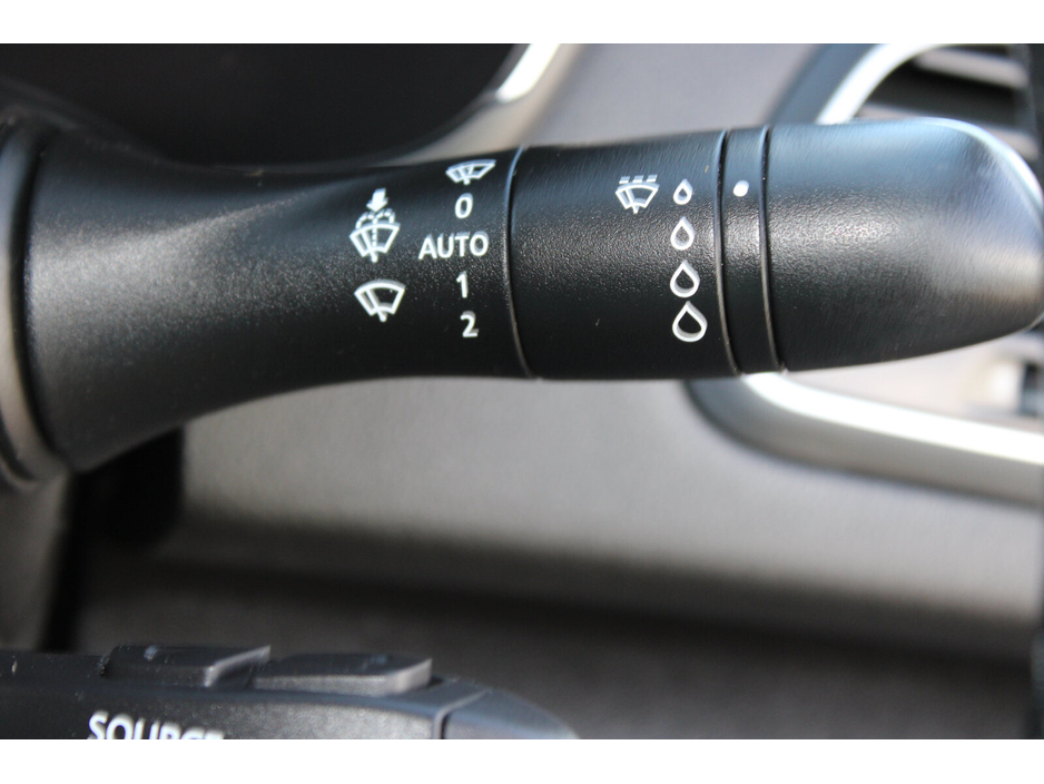 2018 Renault Megane - image 23