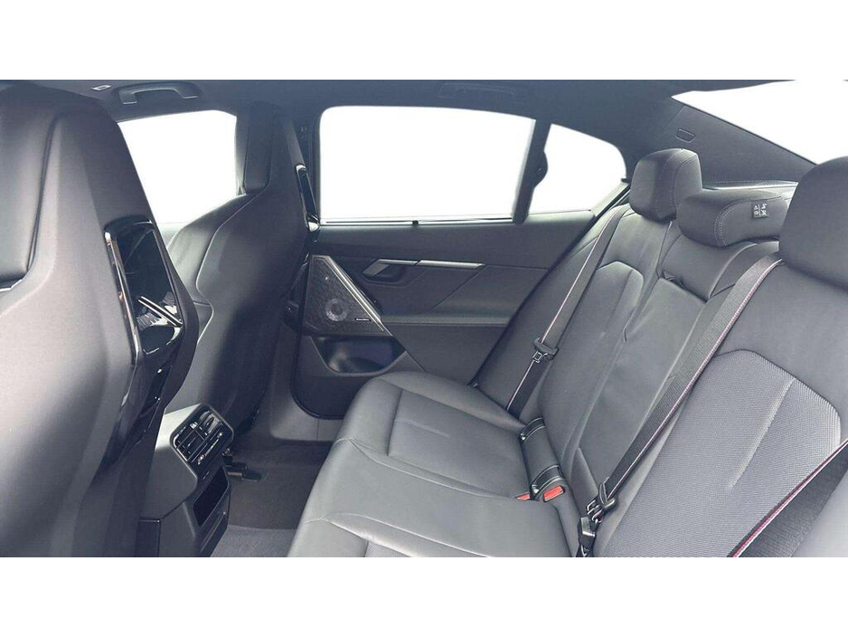 2024 BMW M5 - image 5