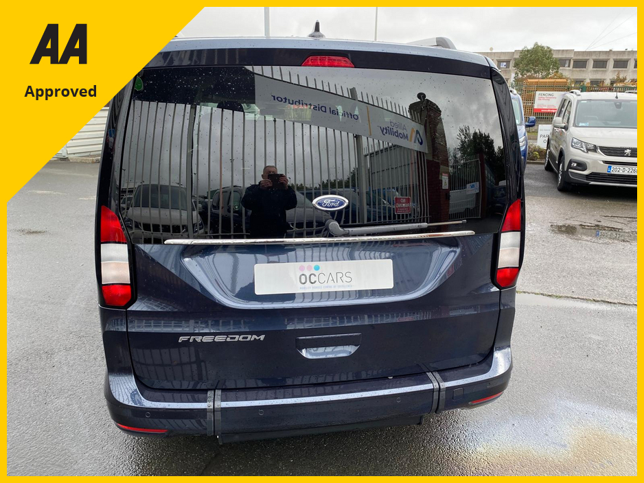 2025 Ford Grand Tourneo Connect - image 4