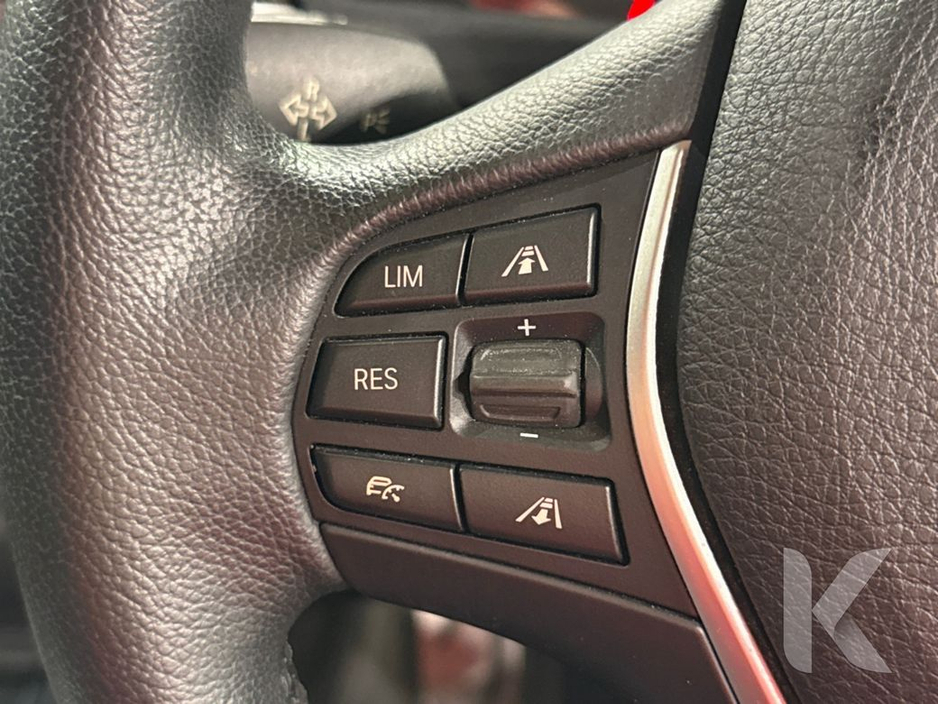 2016 BMW 3 Series - image 23