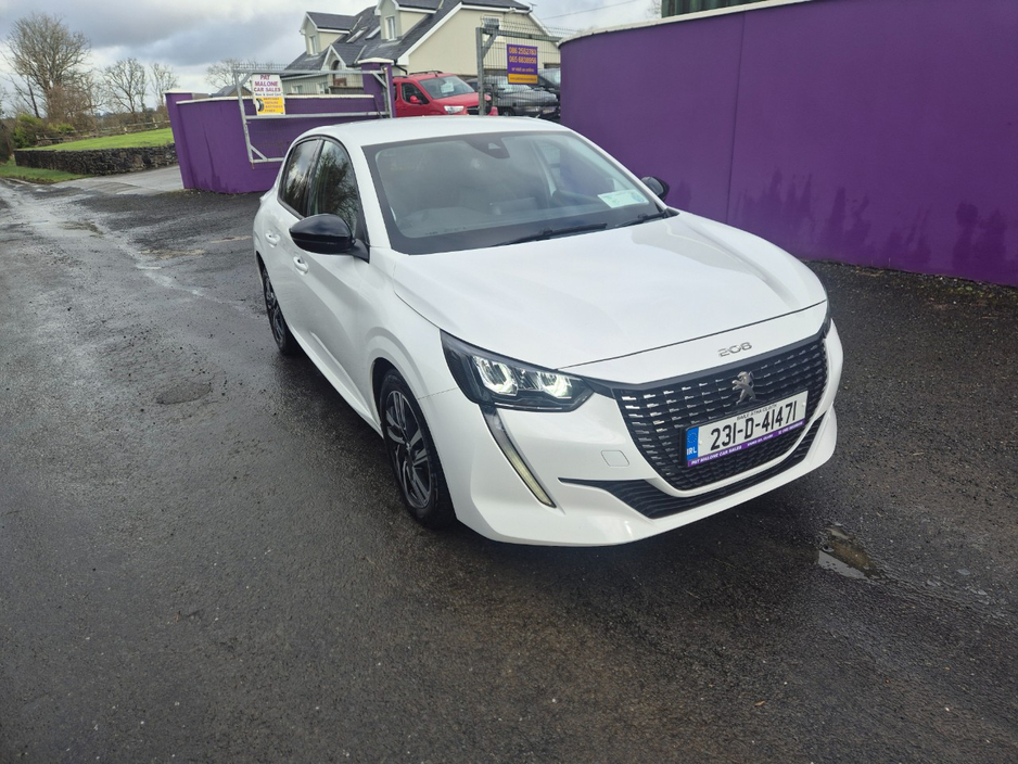 2023 Peugeot 208 - image 3