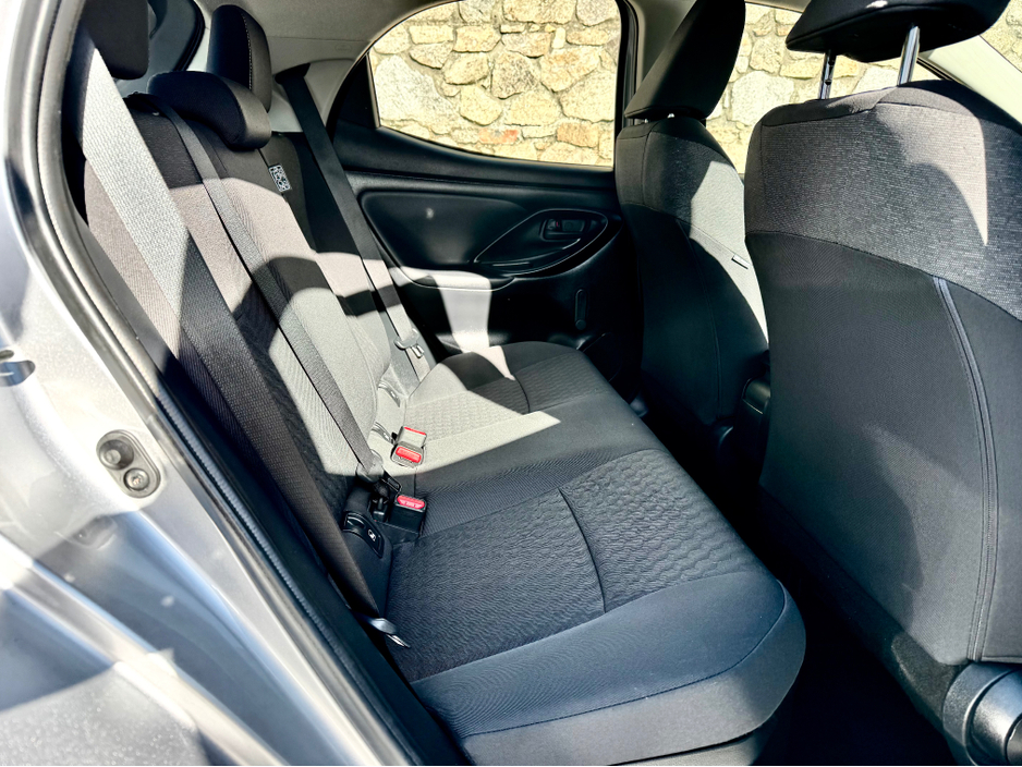 2022 Toyota Yaris - image 19
