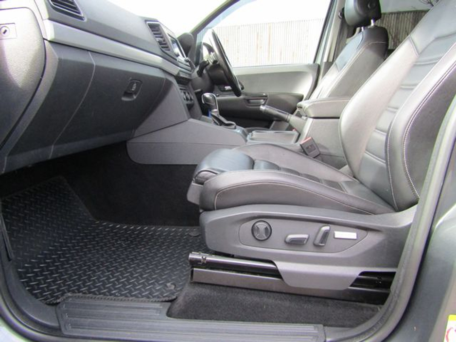 2017 Volkswagen Amarok - image 12