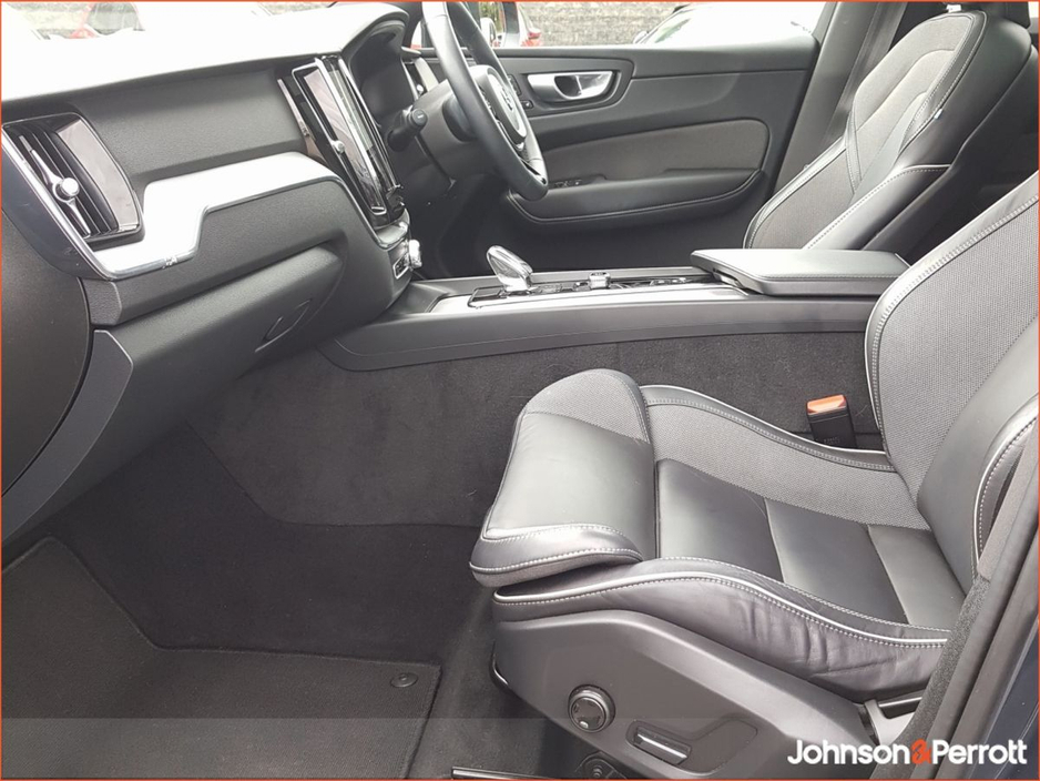 2024 Volvo XC60 - image 7