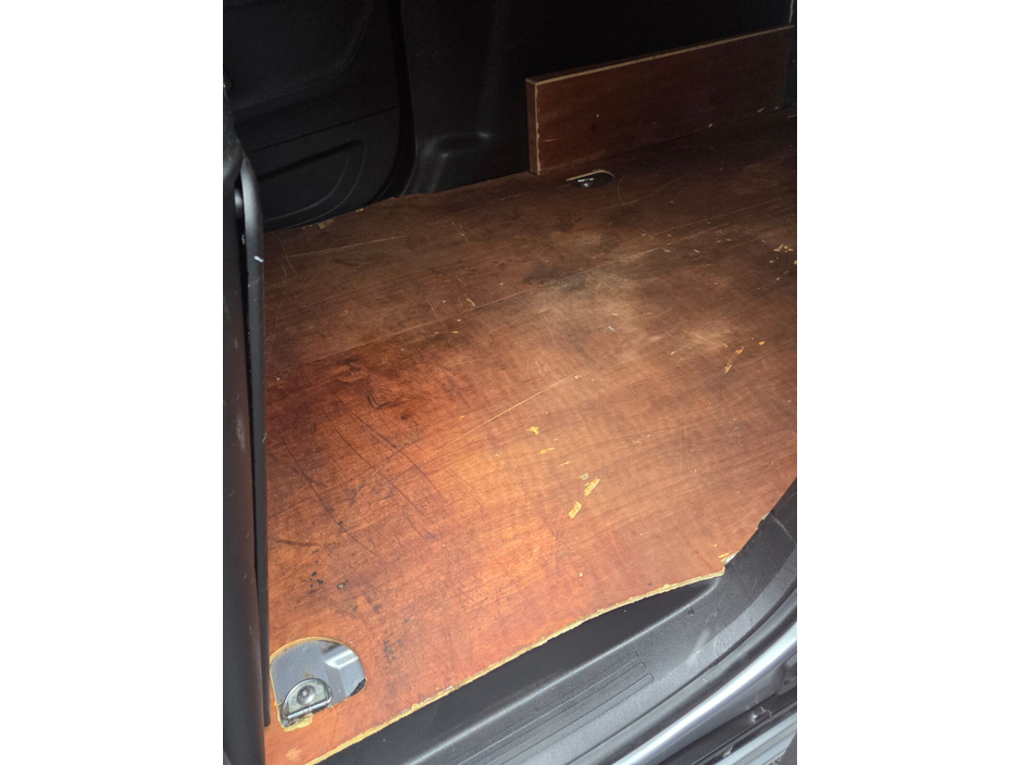 2019 Peugeot Partner - image 11