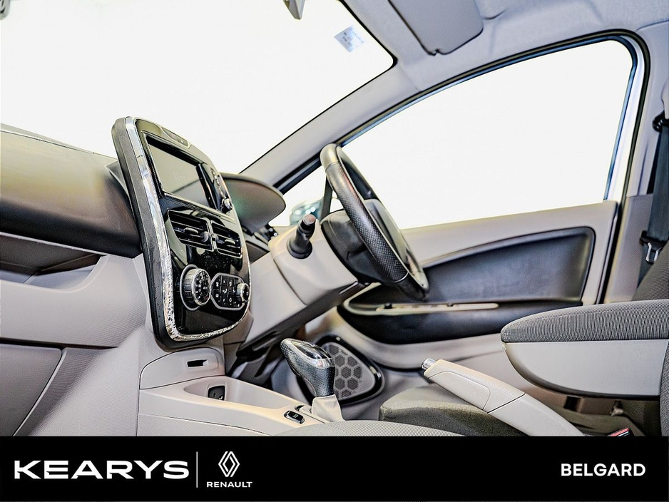 2016 Renault Zoe - image 5