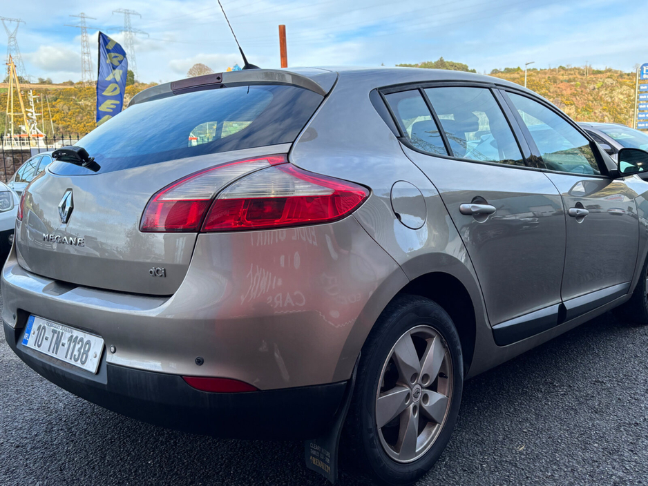 2010 Renault Megane - image 14