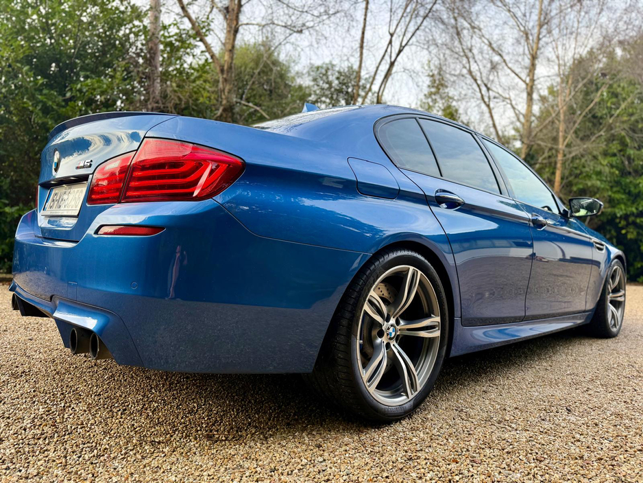 2015 BMW M5 - image 4