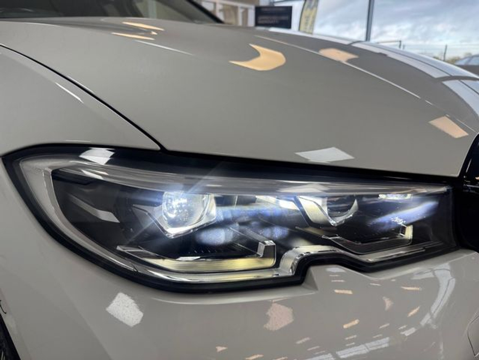 2019 BMW 3 Series - image 21