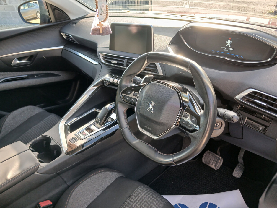 2017 Peugeot 3008 - image 5