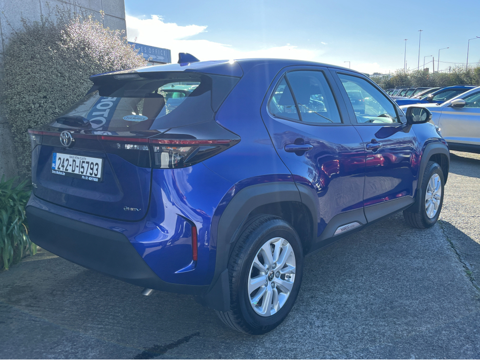 2024 Toyota Yaris - image 4