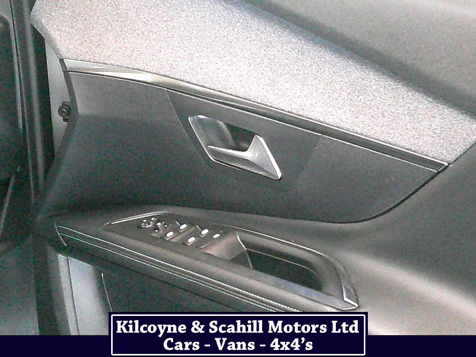 2021 Peugeot 5008 ALLURE BLUEHDI 7 Seater *Leather Interior + Heated Seats* €30,950