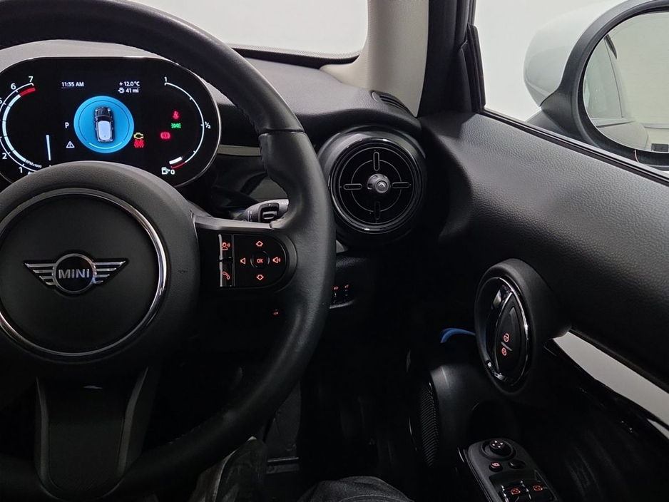 2024 MINI Hatch - image 18