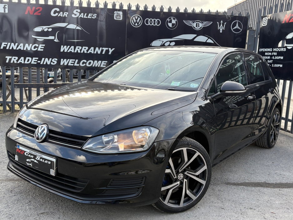 2013 Volkswagen Golf - image 3