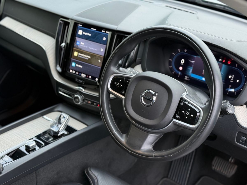 2021 Volvo XC60 - image 6