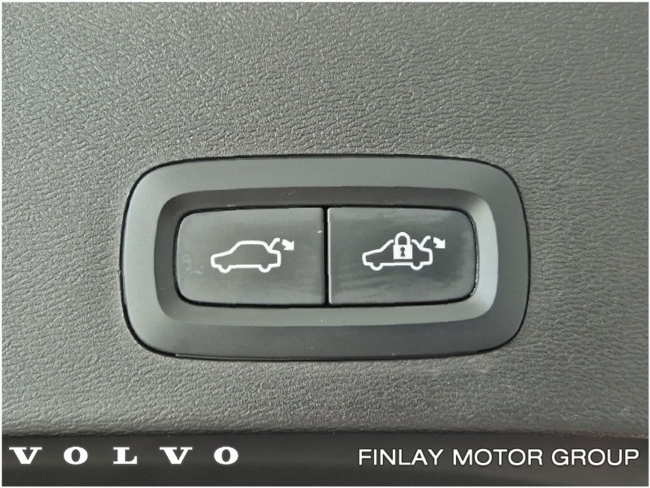 2023 Volvo XC40 BEV 231hp Ultimate 69kw Pan Roof , Heated Steering Wheel & Seats €36,950