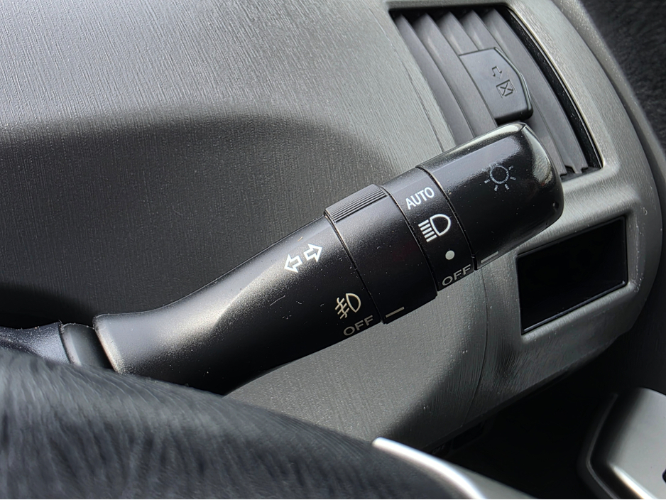 2013 Toyota Prius Alpha - image 18