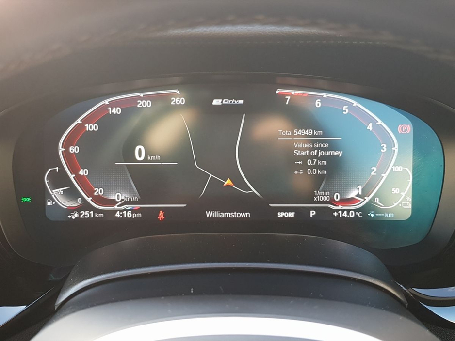 2022 BMW 5 Series - image 9