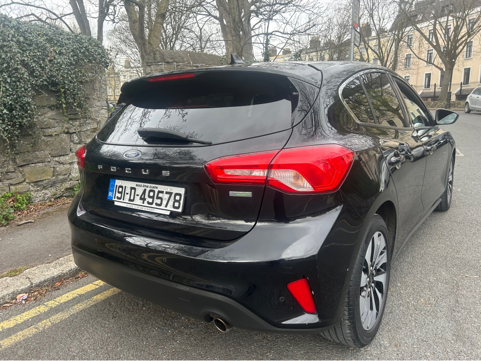 2019 Ford Focus - image 5