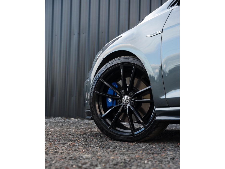 2018 Volkswagen Golf - image 2