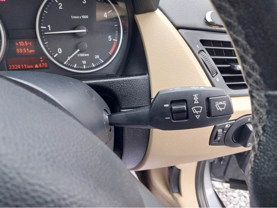 2011 BMW X1 - image 21