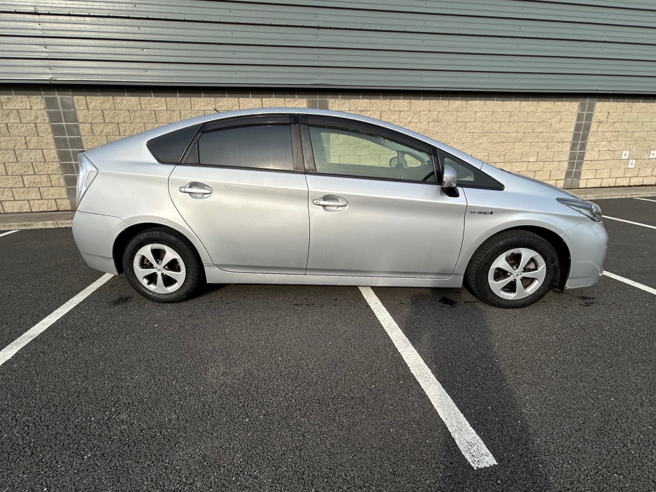 2016 Toyota Prius - image 4