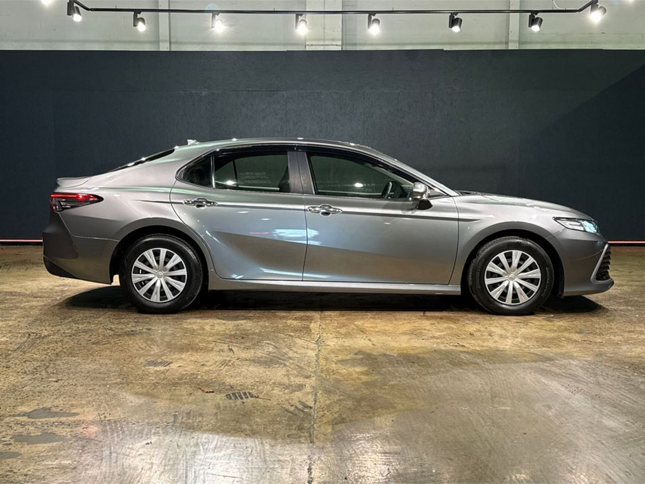 2022 Toyota Camry - image 2