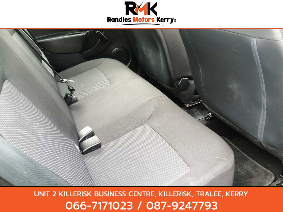 2015 Dacia Sandero - image 9