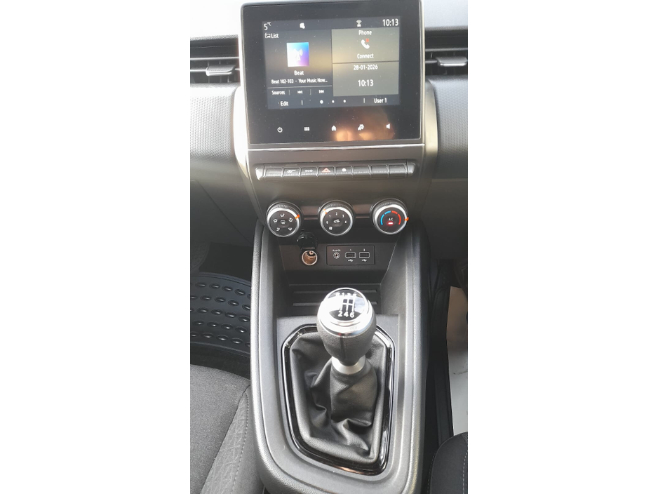 2022 Renault Clio Dynamique TCe 90 €14,450