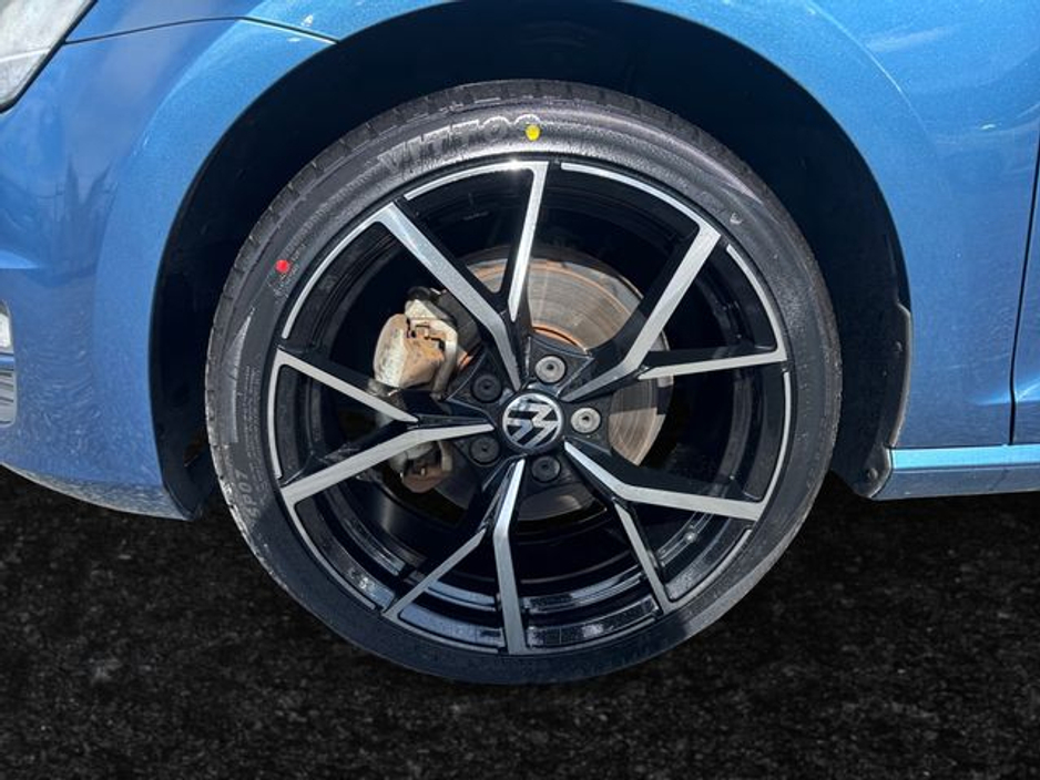 2015 Volkswagen Golf - image 8