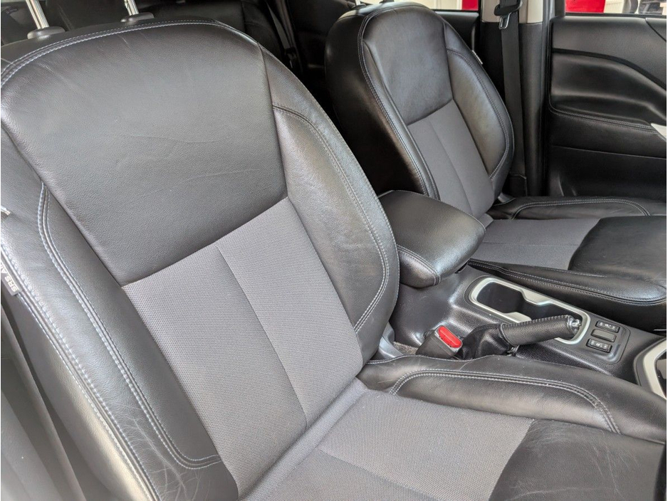 2021 Nissan Navara - image 7